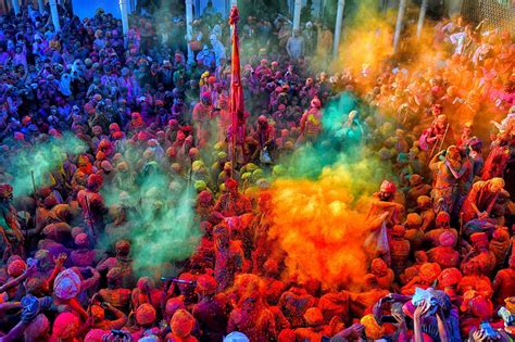Holi.